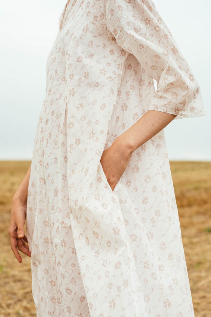 model wearing double pleat dress sula Printed dress with pleats