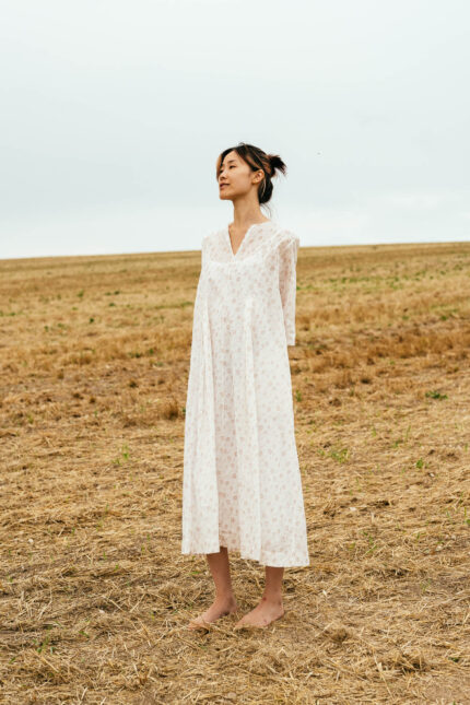 model wearing double pleat dress sula Printed dress with pleats