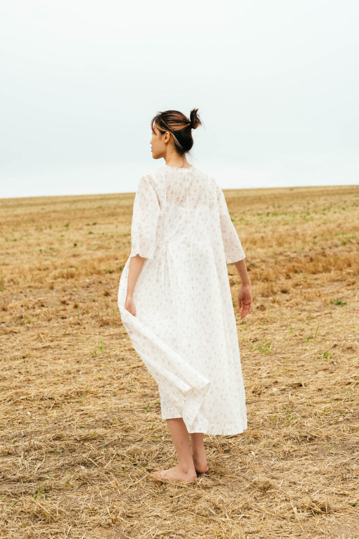 model wearing double pleat dress sula Printed dress with pleats