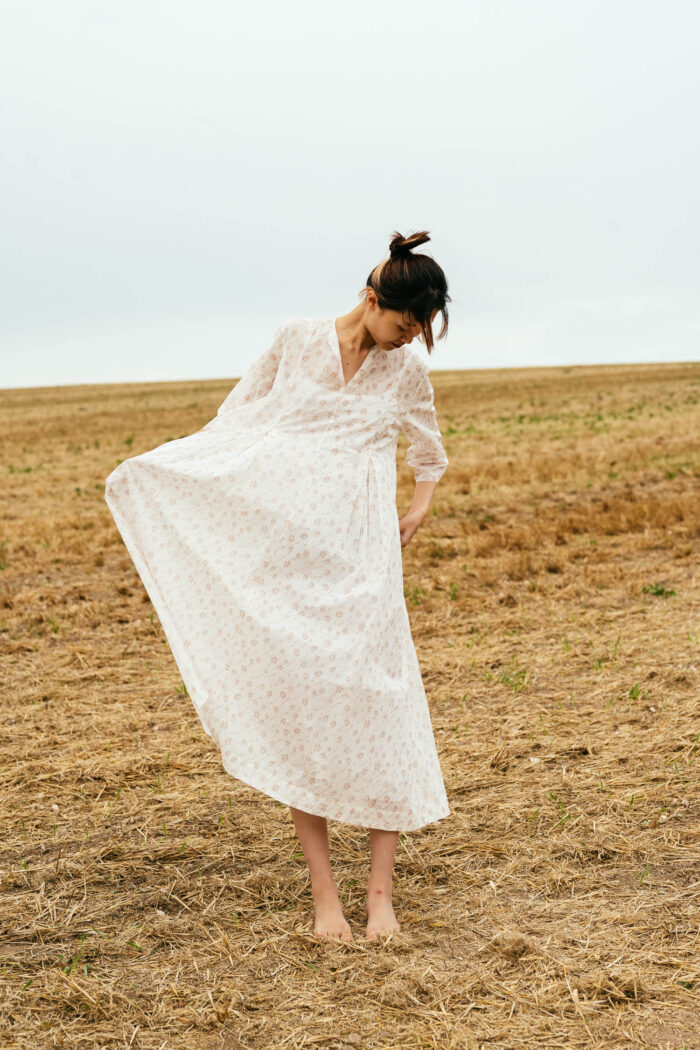 model wearing double pleat dress sula Printed dress with pleats