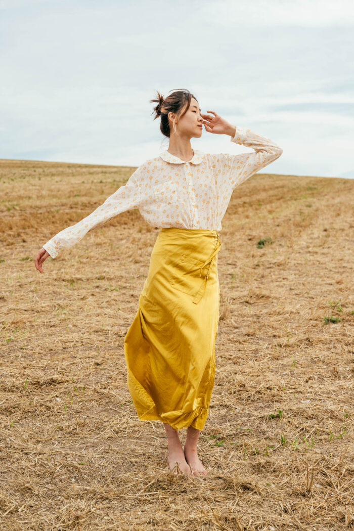 round collar shirt print and daisy skirt silk front 2 model wearing round collar shirt sula Long sleeve printed shirt