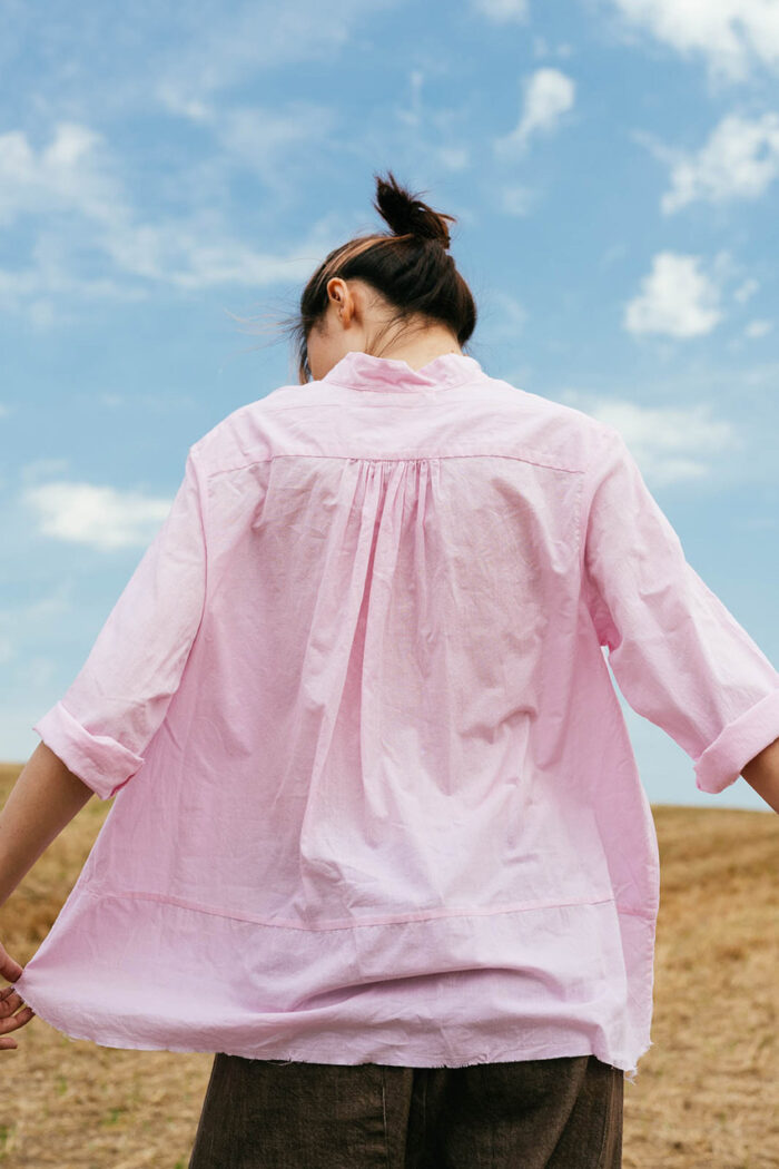 model wearing sunny shirt long sula Long cotton blouse