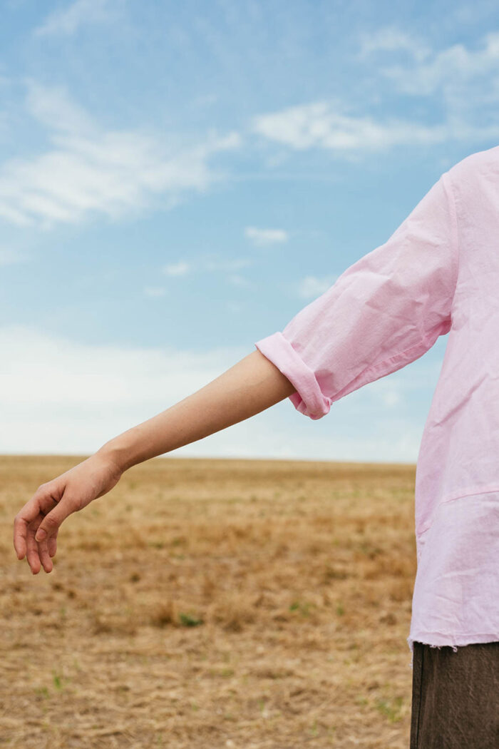 model wearing sunny shirt long sula Long cotton blouse