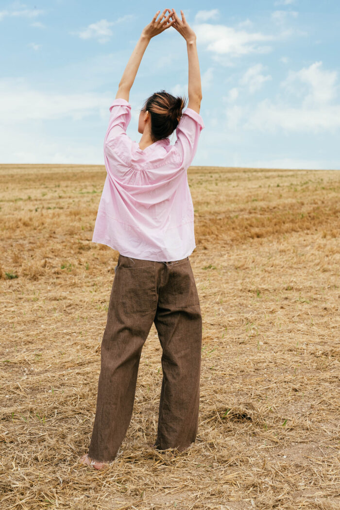 model wearing sunny shirt long sula Long cotton blouse