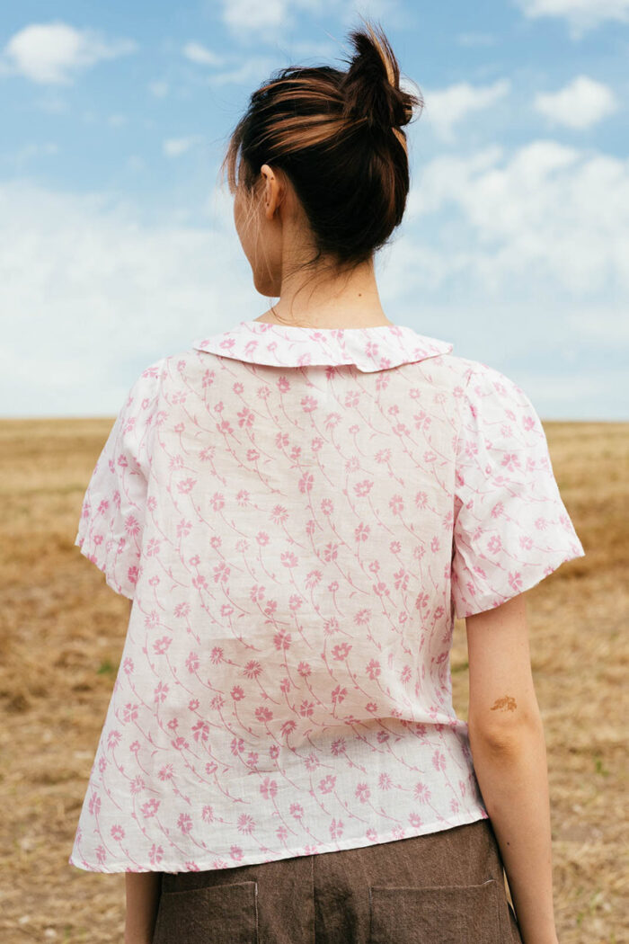 model wearing sweet blouse sula Printed blouse with collar