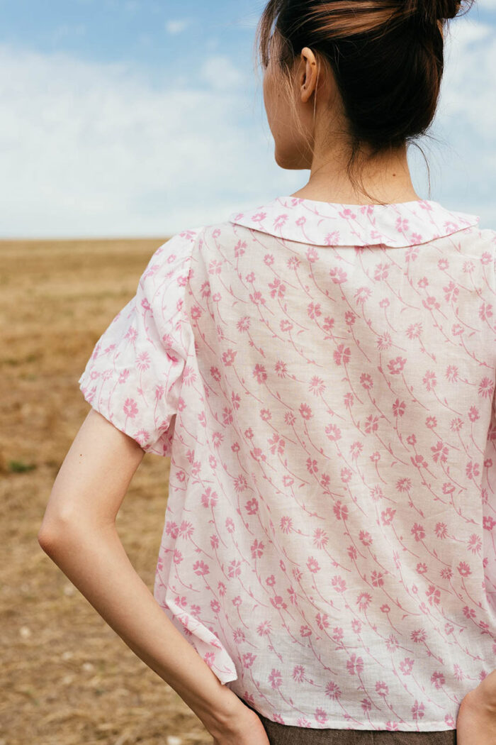 model wearing sweet blouse sula Printed blouse with collar
