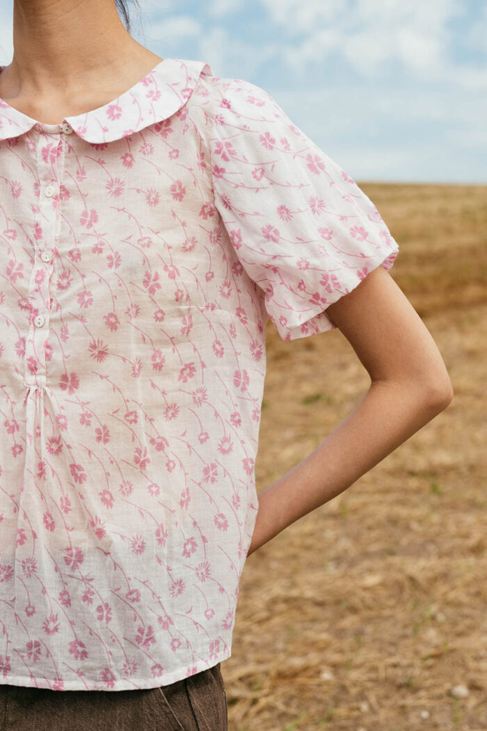 model wearing sweet blouse sula Printed blouse with collar