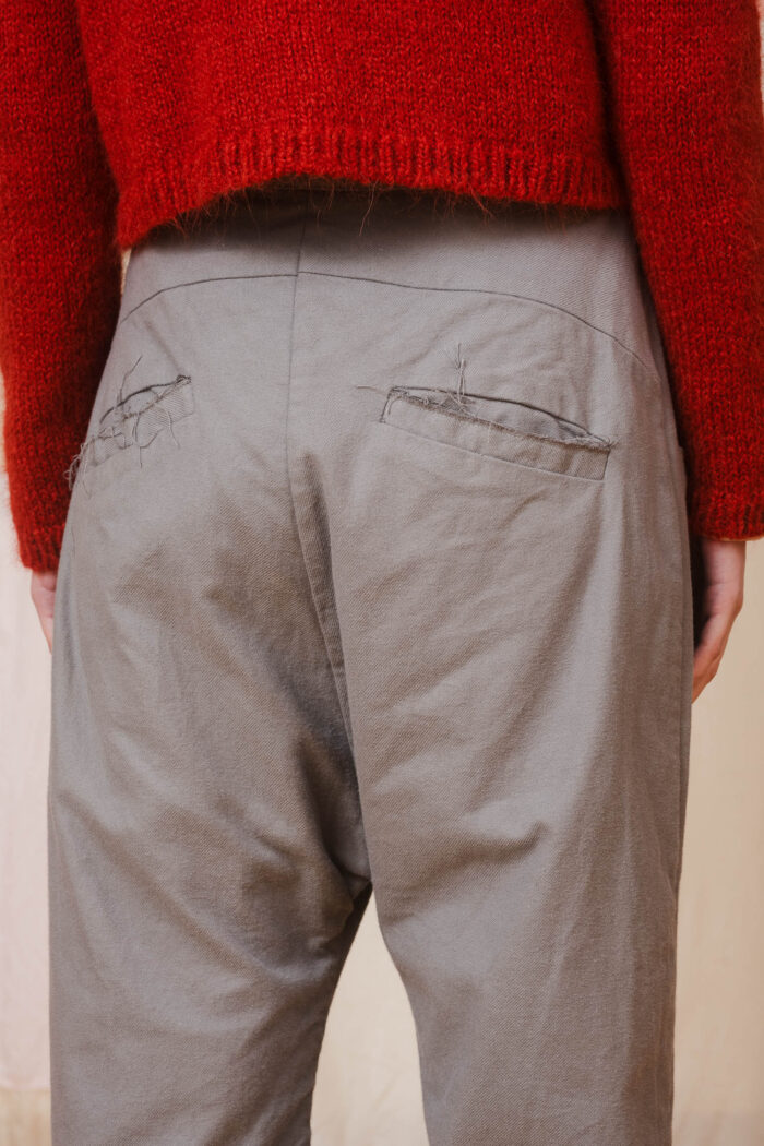 model wearing tin pants sula Slouchy side button pants