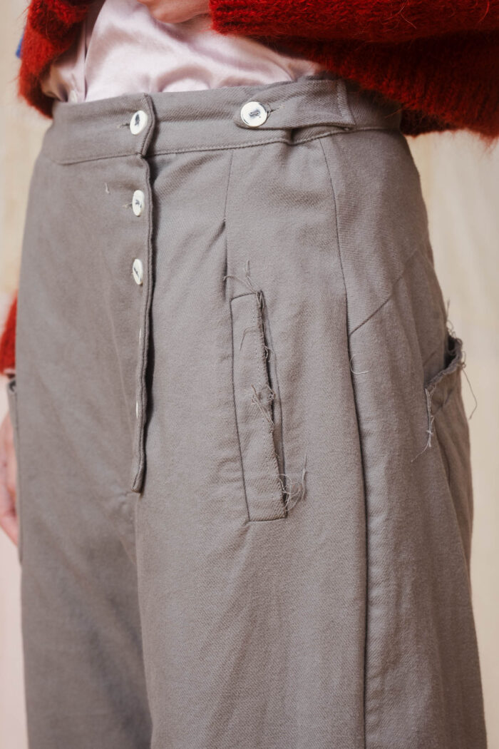 model wearing tin pants sula Slouchy side button pants