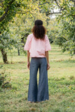 model wearing clean shirt cotton poplin