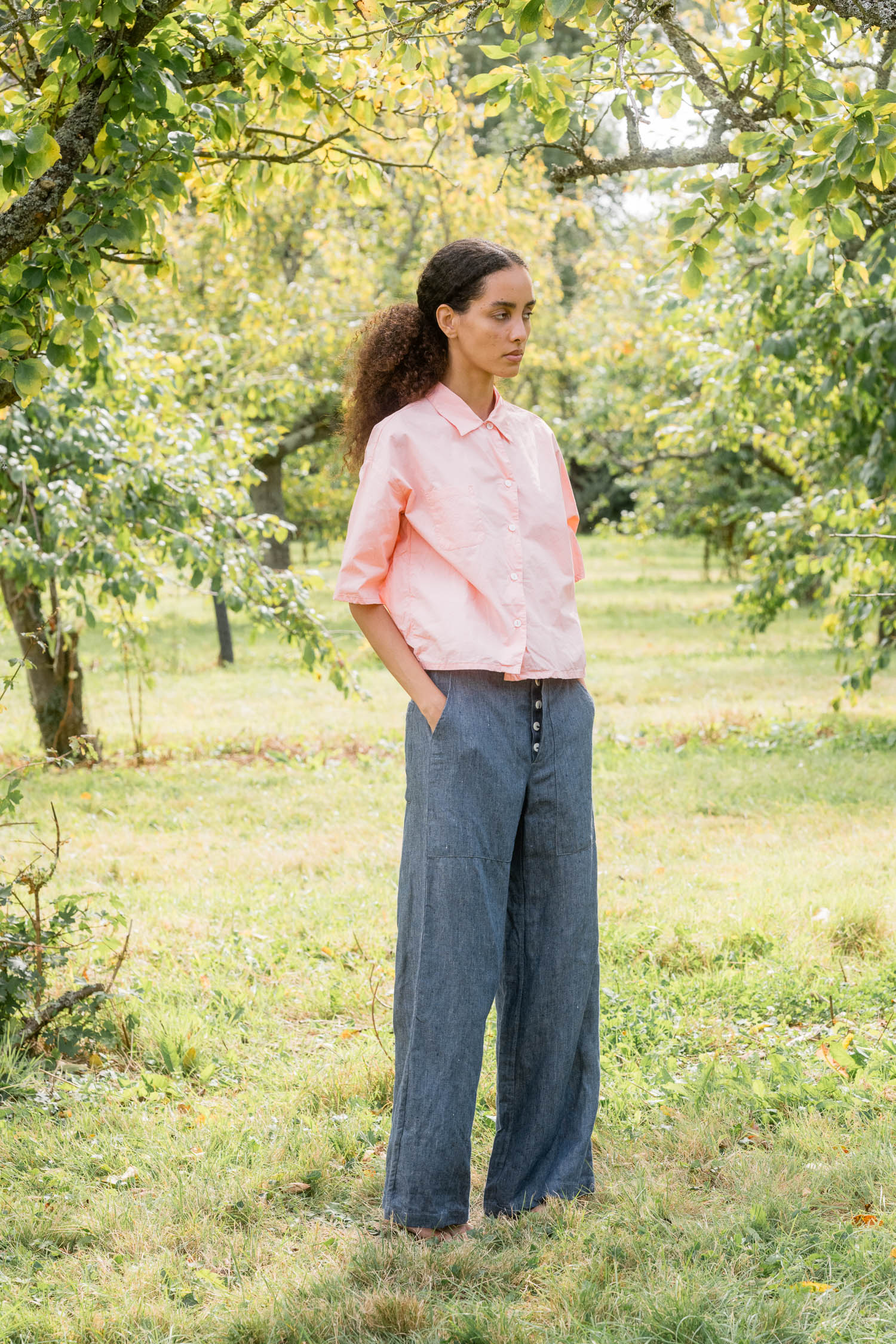 ss25 clean poplin side model wearing clean shirt cotton poplin