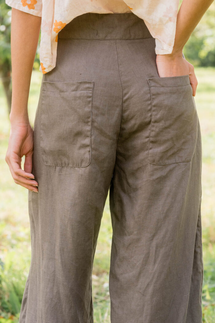 model wearing flare linen pants sula linen seventies trousers