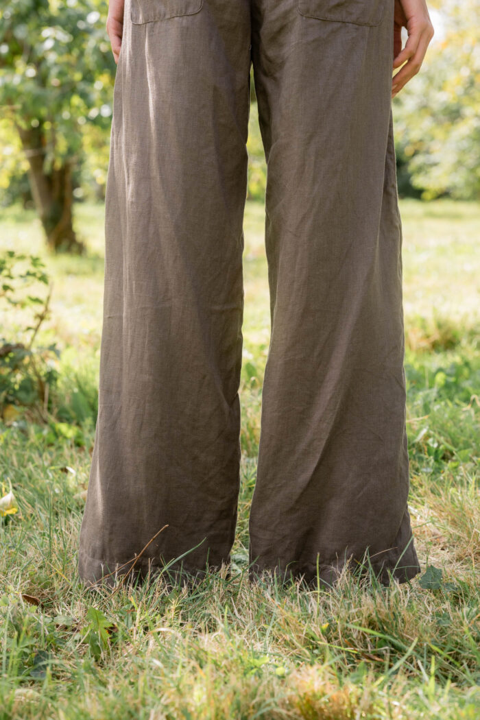 model wearing flare linen pants sula linen seventies trousers