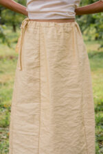 close up middle skirt belice back