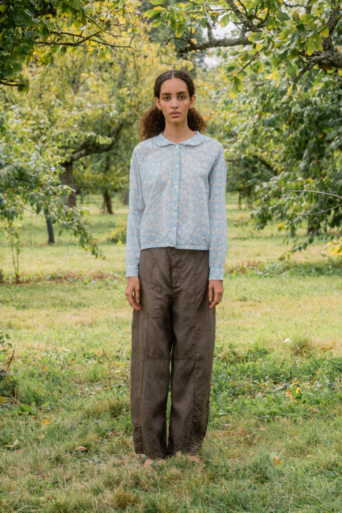 model wearing tailored line pants linen sula linen barrel leg trousers and round collar shirt print